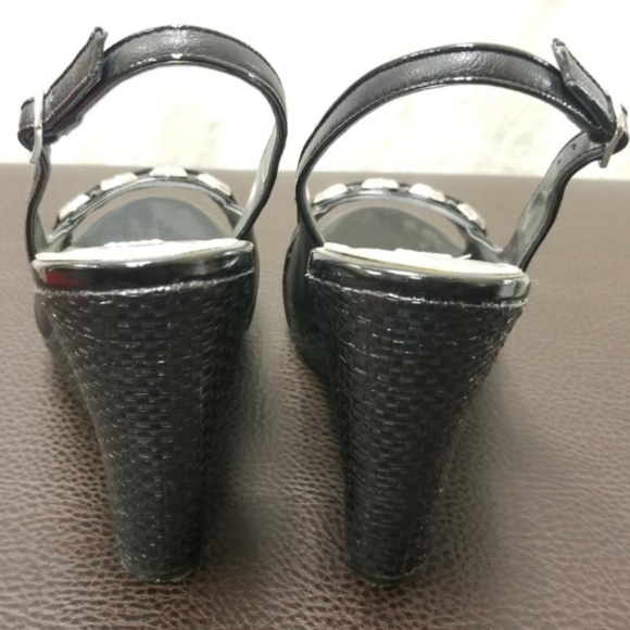 White House | Black Market Venice  Leather Wedge 8 - Picture 6 of 7